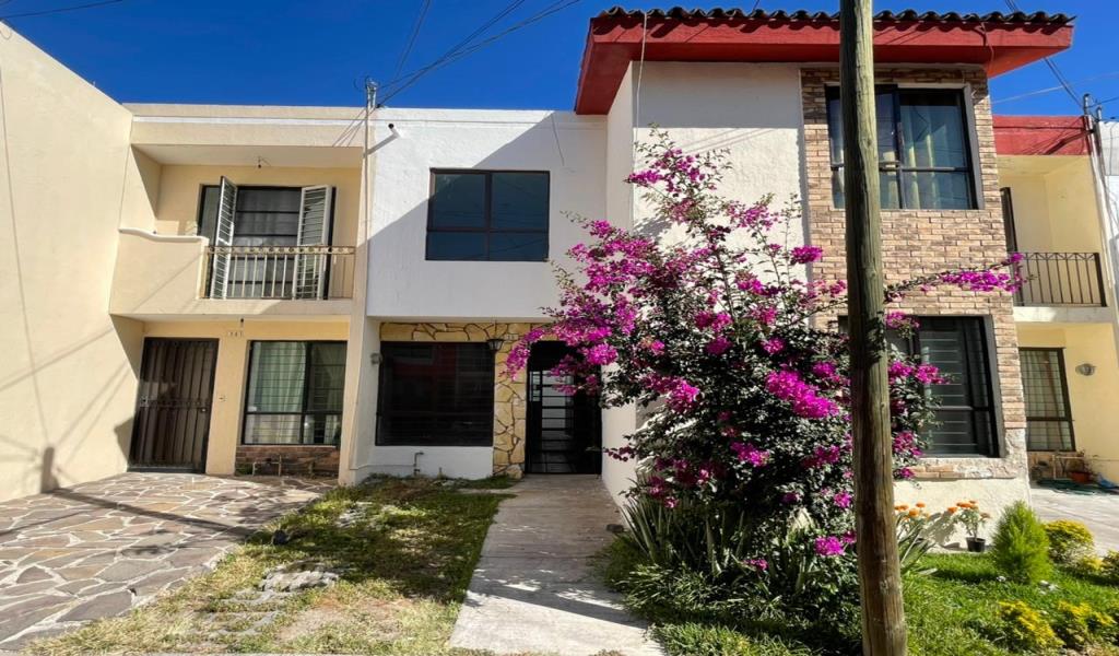 CASA EN VENTA EN JARDINES DE LOS HISTORIADORES