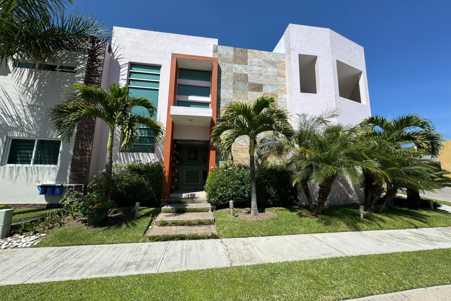 CASA EN VENTA EN COTO, ENFRENTE DEL PARQUE METROPOLITANO, ZAPOPAN