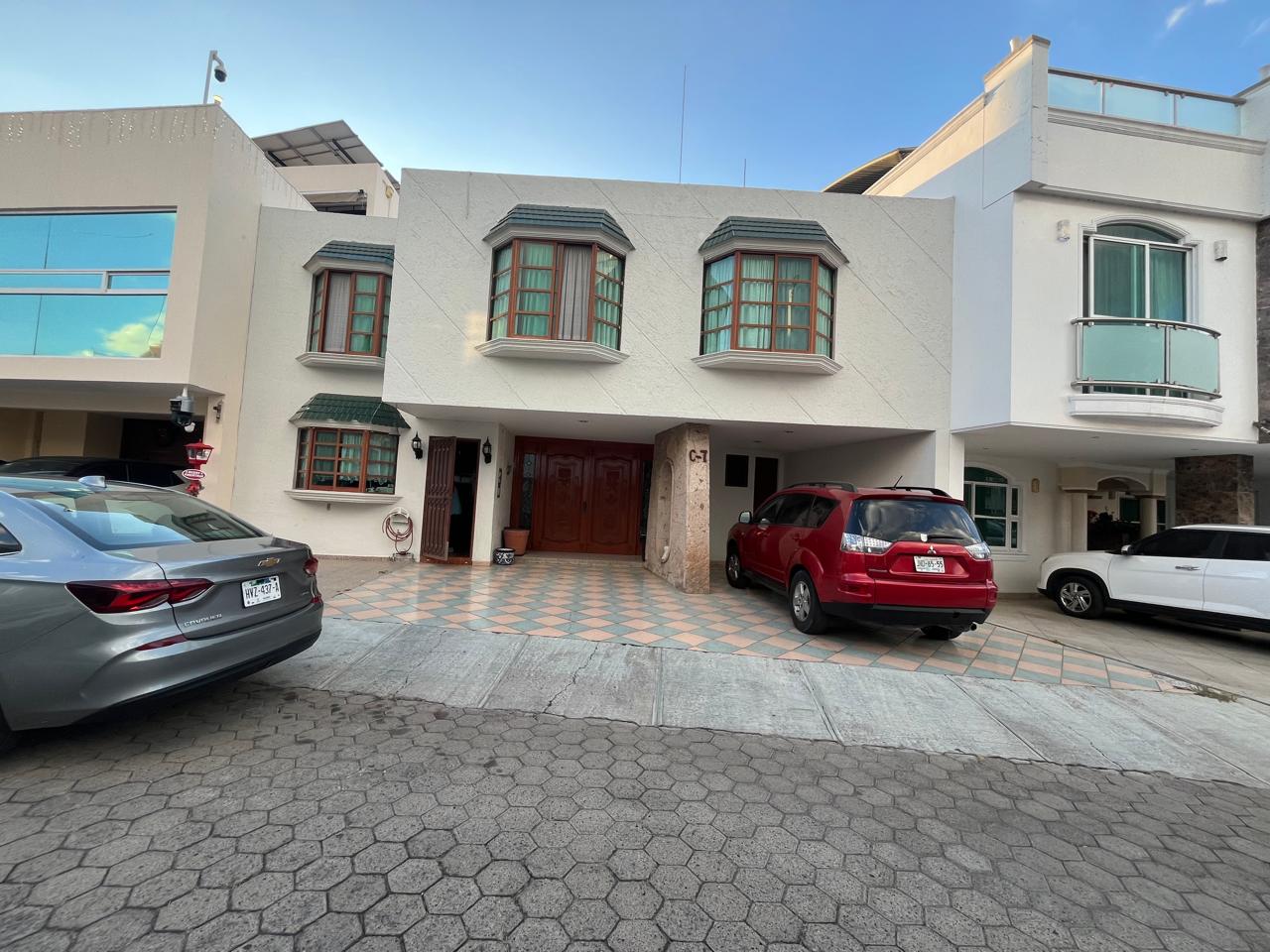 00131, CASA EN VENTA EN ZAPOPAN, JALISCO (VILLA LA VICTORIA)